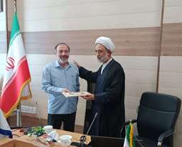  تجلیل از خدمات جناب آقای اسداللهی کارشناس ارشد پیشین دانشکده الهیات و معارف اسلامی 